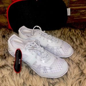 📣NWT Nfinity Vengeance Cheer Shoe, size 10.5❤️🖤